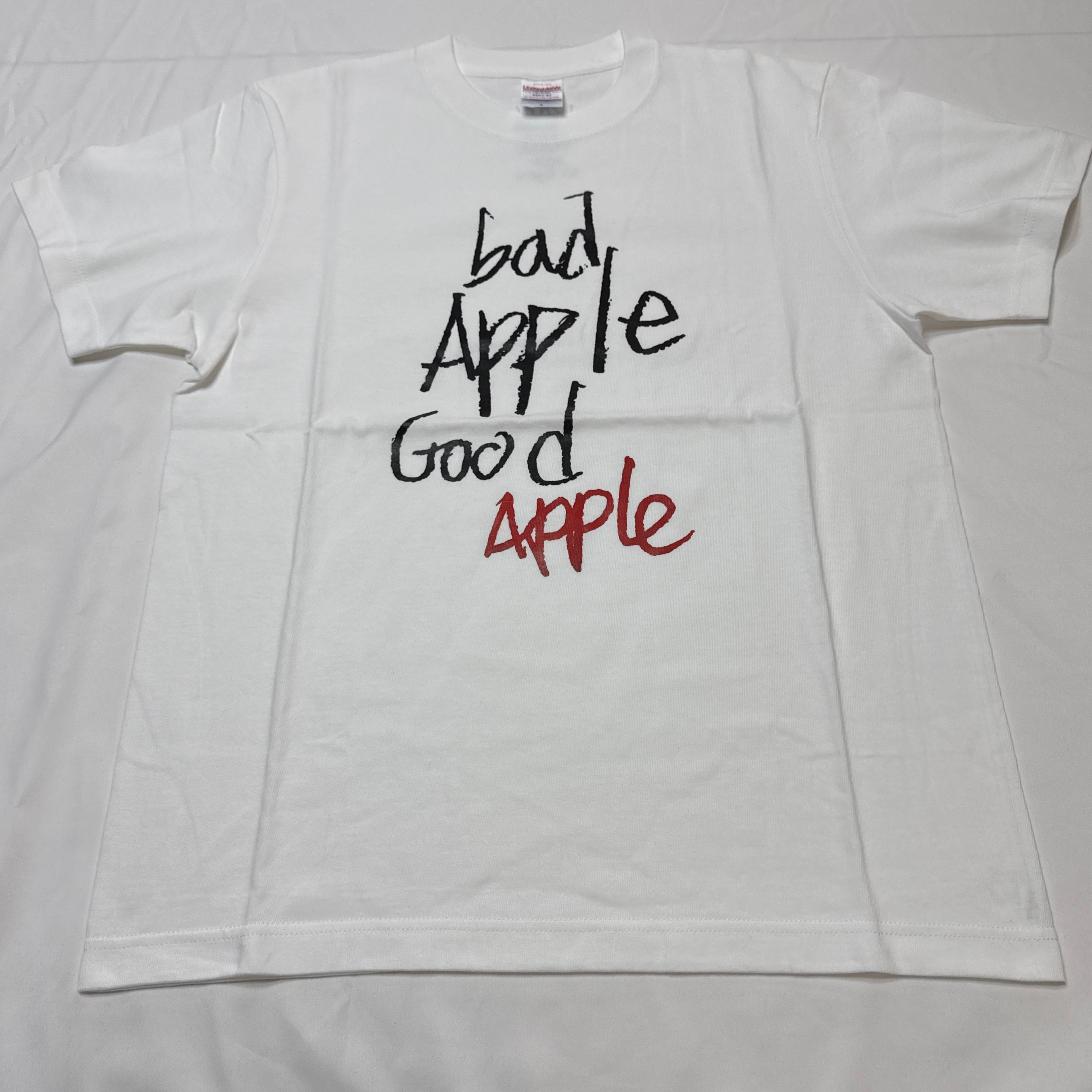 bad apple good apple Tシャツ