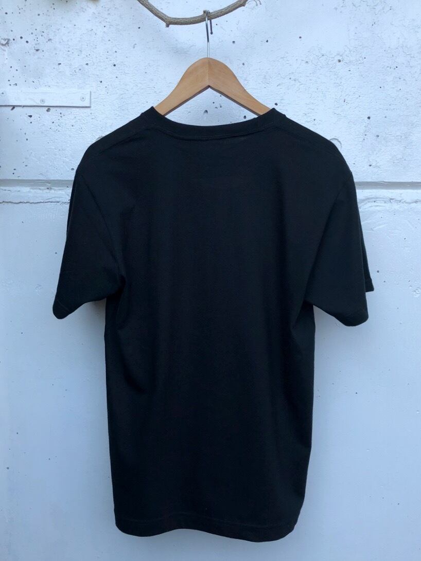 Undefeatable Dog  Tシャツ