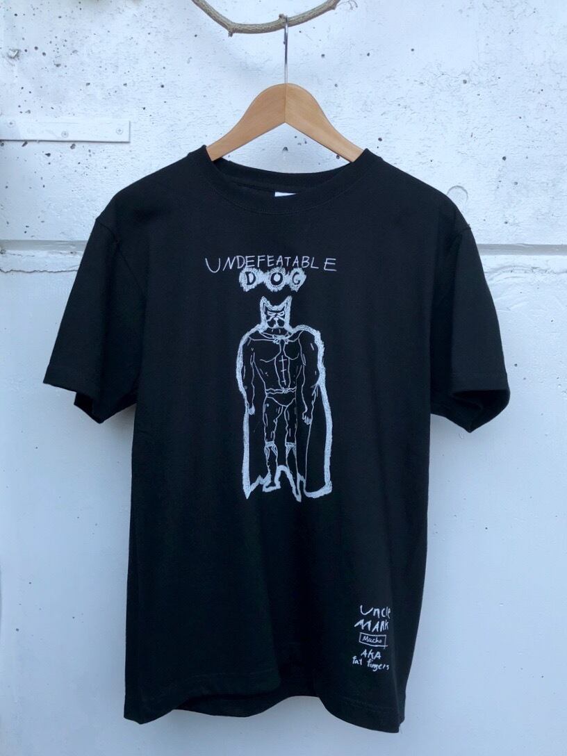 Undefeatable Dog  Tシャツ