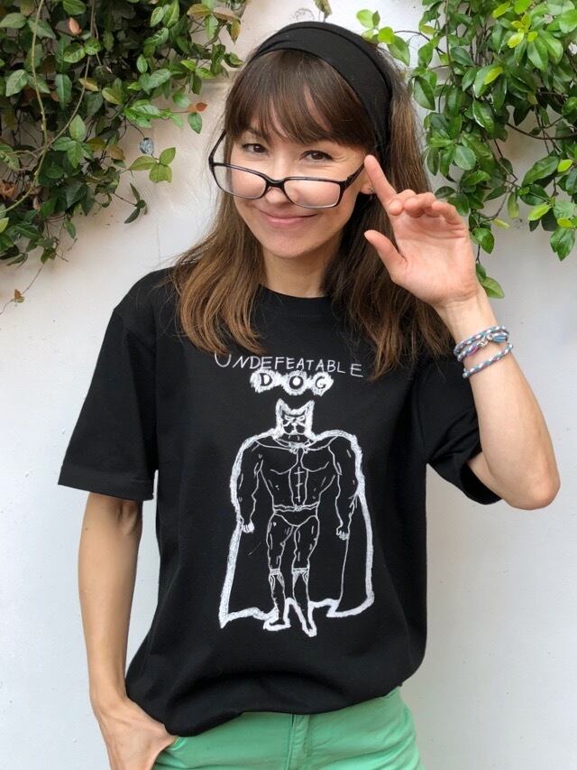 Undefeatable Dog  Tシャツ