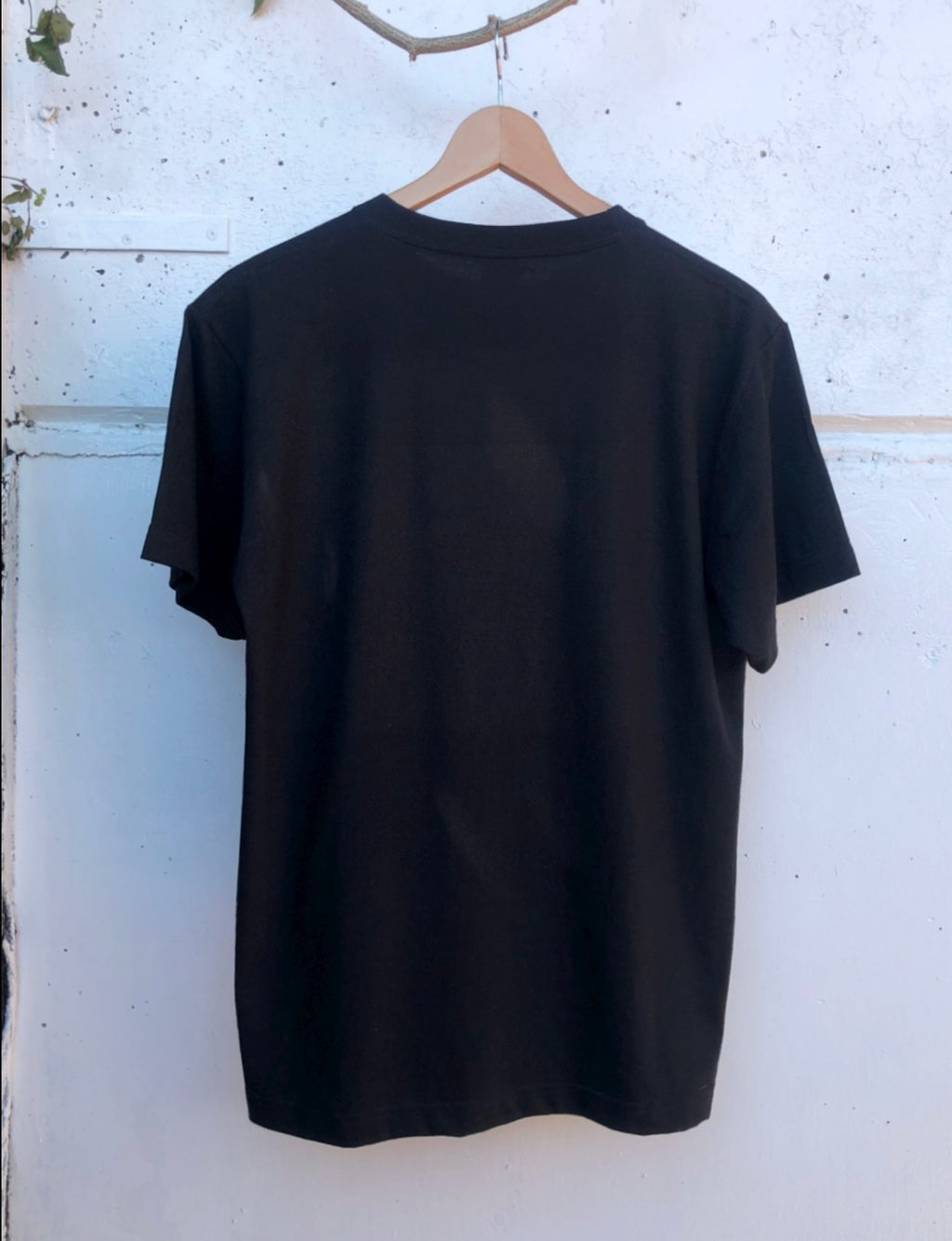 Dogs Love Me Tシャツ