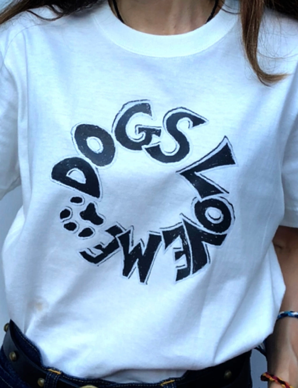 Dogs Love Me Tシャツ