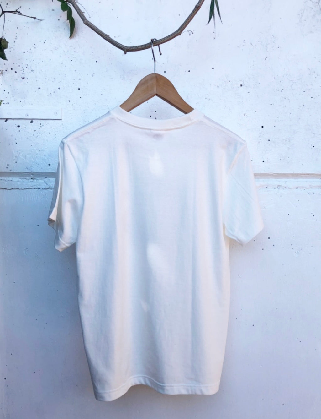 Dogs Love Me Tシャツ