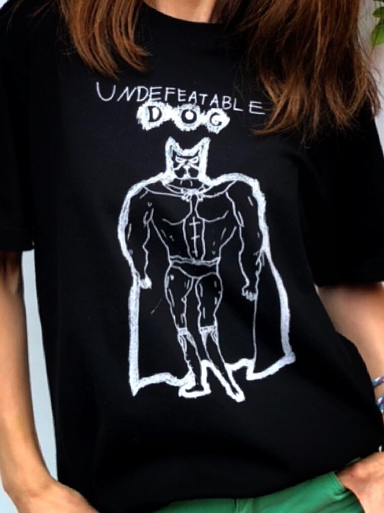 Undefeatable Dog  Tシャツ