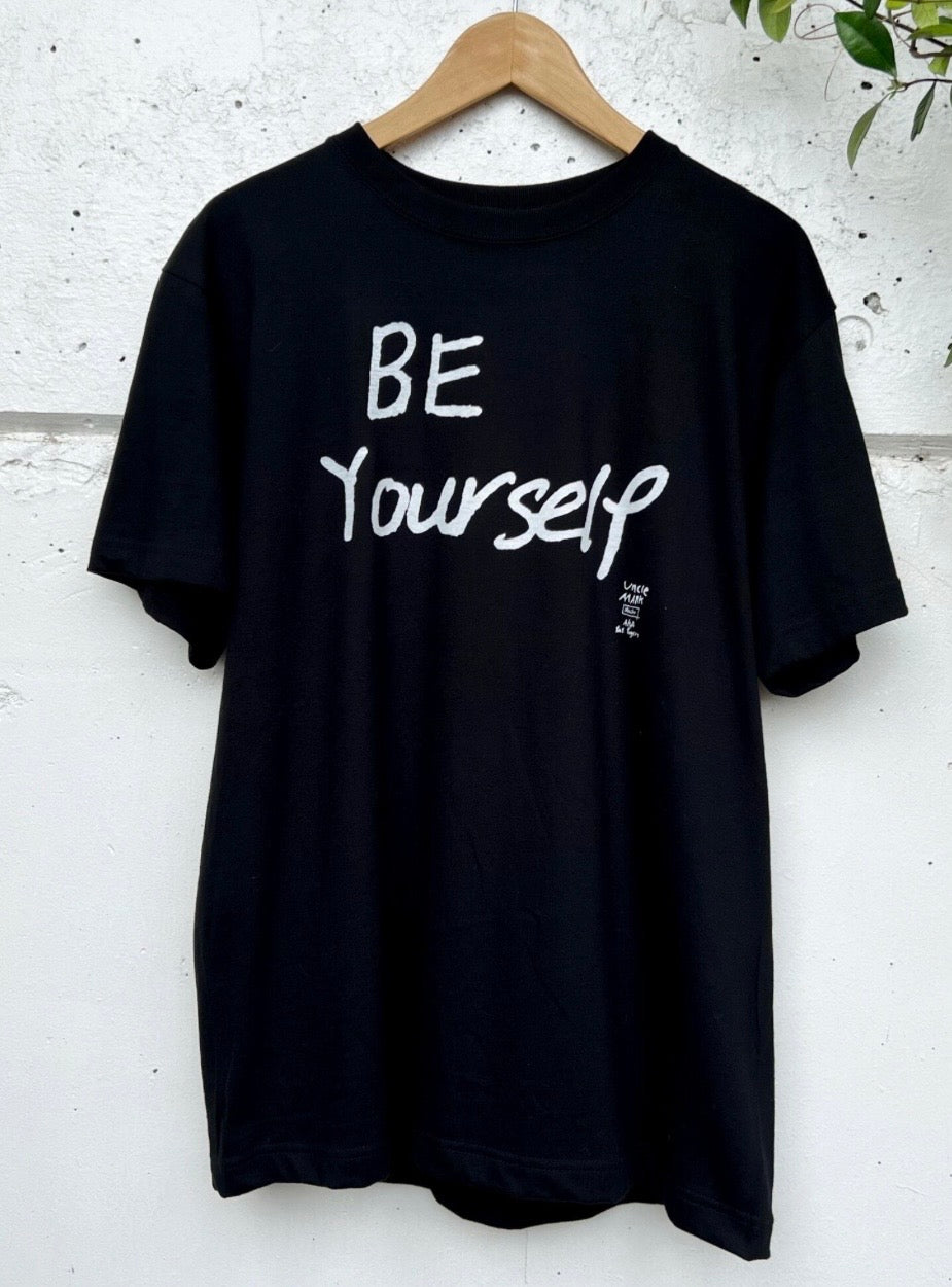 Be Yourself short Tシャツ